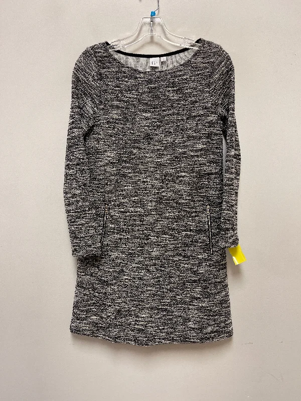 Dress Casual Short By Old Navy In Black & White, Size: Xs